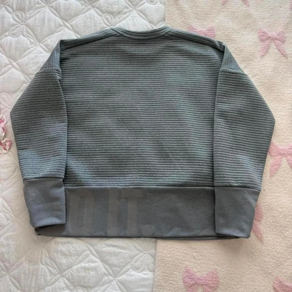 grey nike crewneck sweatshirt